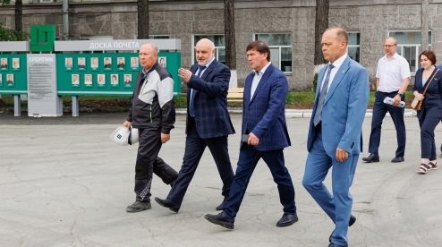 Первый замминистра губернатора Алексей Шмыков дал высокую оценку деятельности АО «Хромпик»