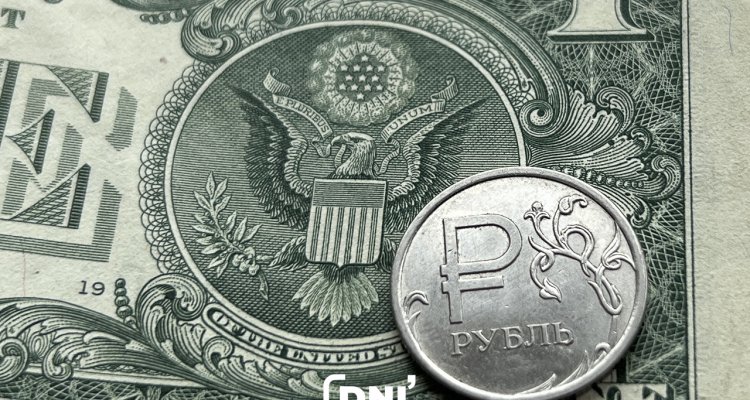 Курс доллара опустился ниже 84 рублей